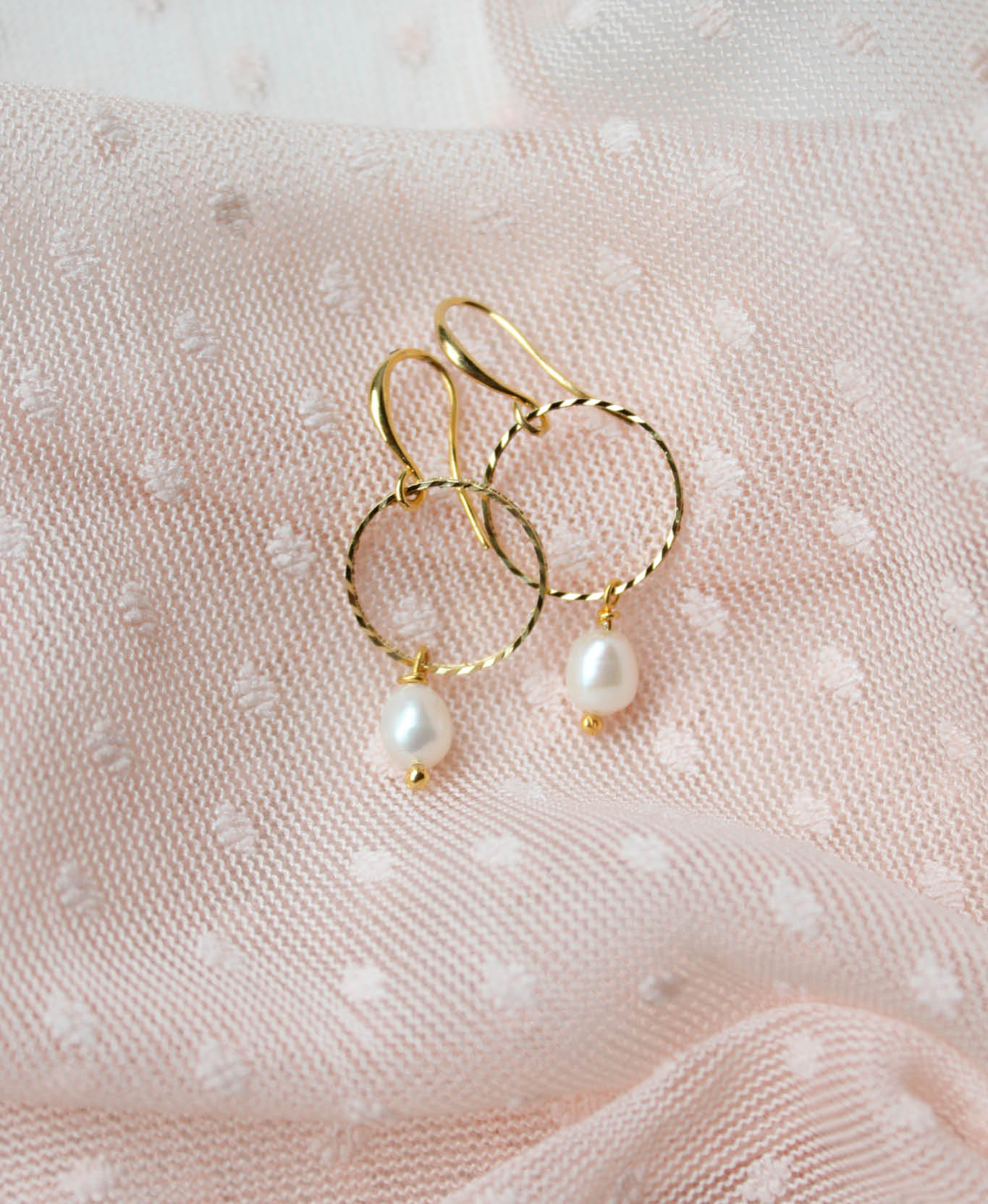 Oorbellen • Big Pearly Hoops, Gold